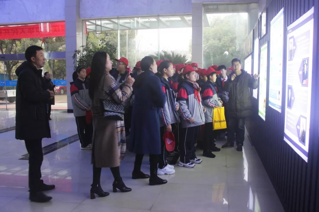 走進(jìn)3D打印，了解智能制造——慈溪實(shí)驗(yàn)初中初一（8）班社會(huì)實(shí)踐活動(dòng)