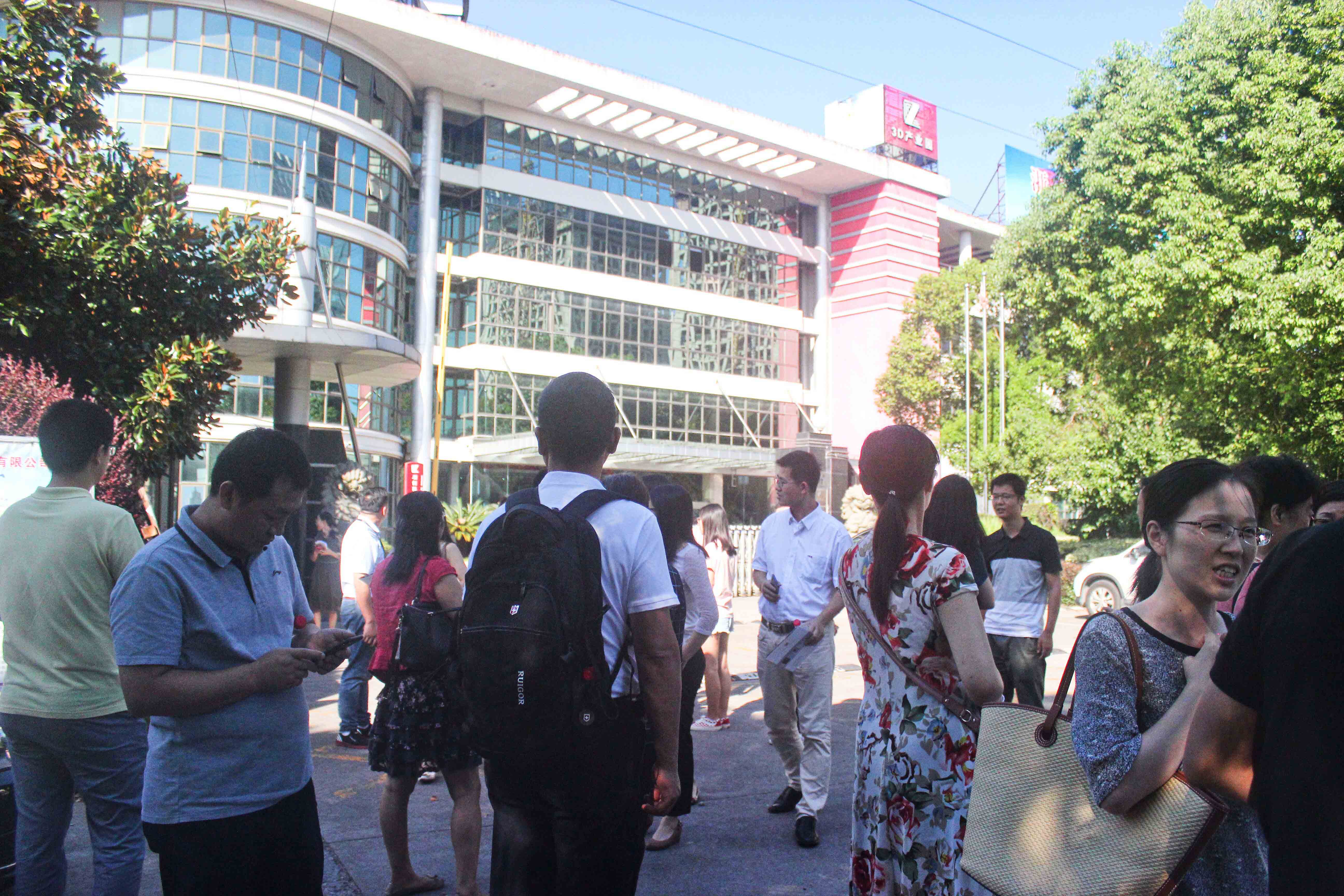 上海青年科學家來慈考察走進浙創(chuàng)科技3D打印園